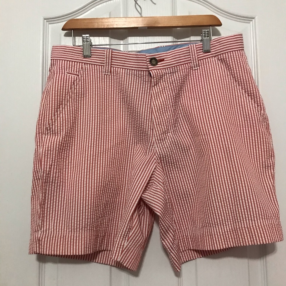 True Flies seersucker striped shorts with front and back pockets. Size 34